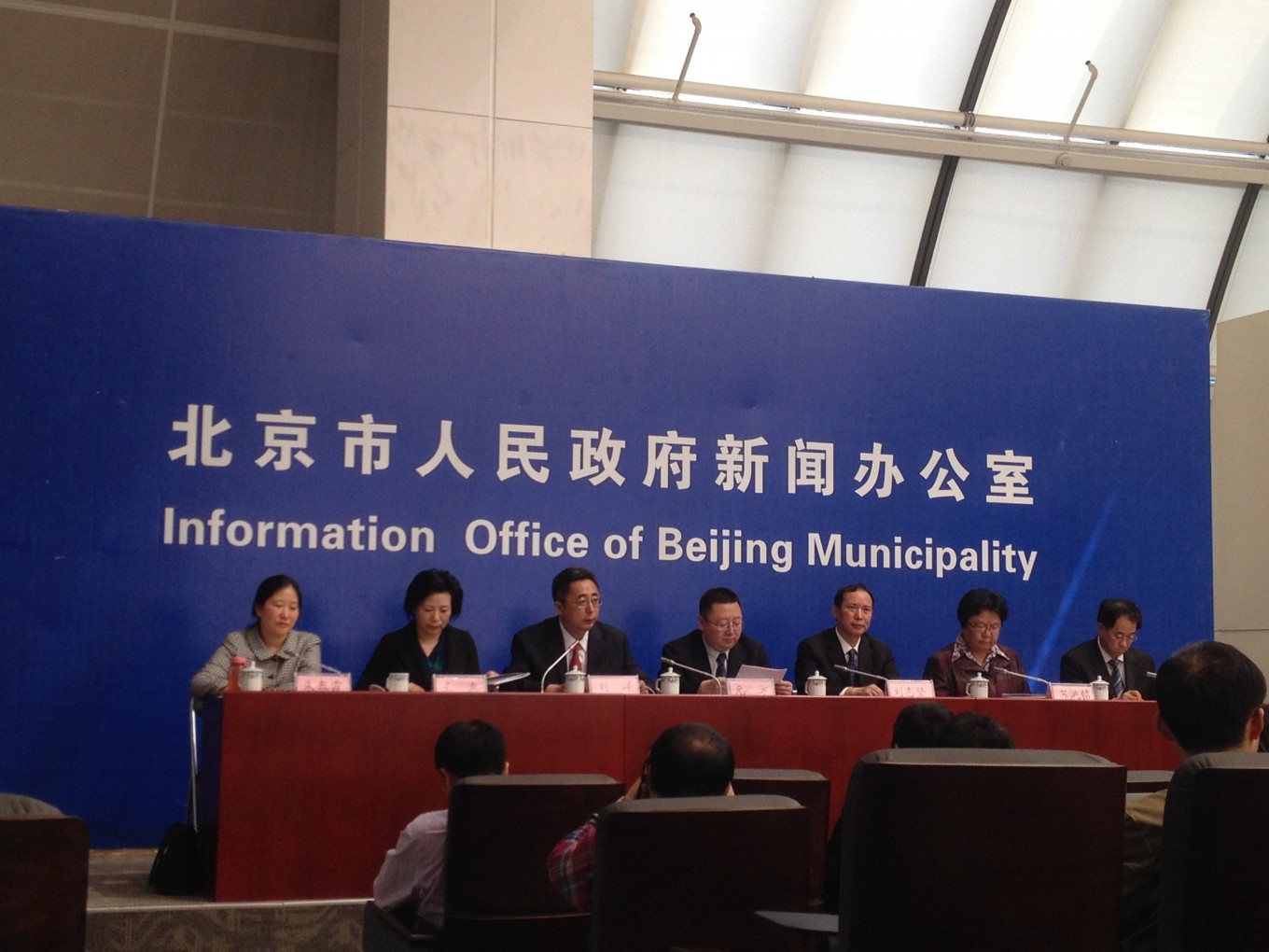  北京市贸促会副会长刘洋在第十七届科博会新闻发布会上介绍福莱BlackBox在展会中的应用